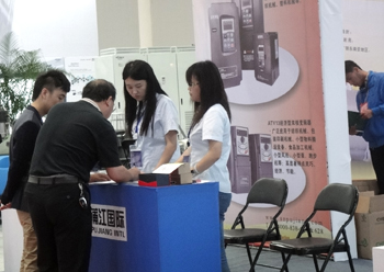 武汉机博会减速机样品现场:减速机意向客户签名预订